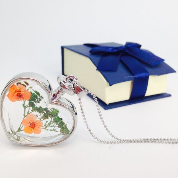 18-K White Gold Real Dried Flower Heart Necklace - Picture 1 of 2